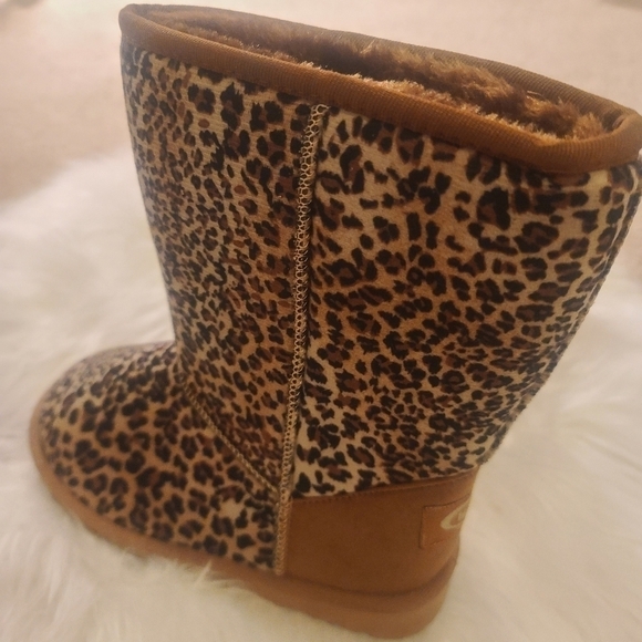 BNIB child's Wi-Fi Fuzzy leopard print boots! - Picture 8 of 11